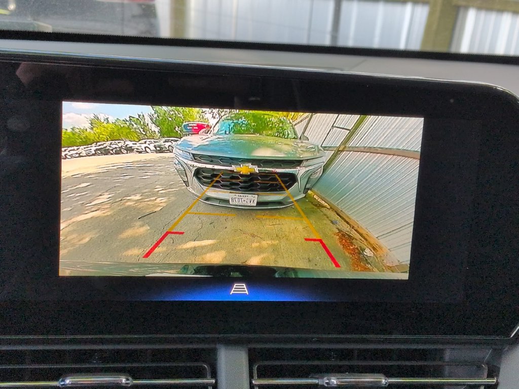 Used 2026 Chevrolet Trax LT FWD image 3