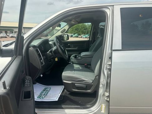 Used 2017 RAM 1500 Express RWD image 10