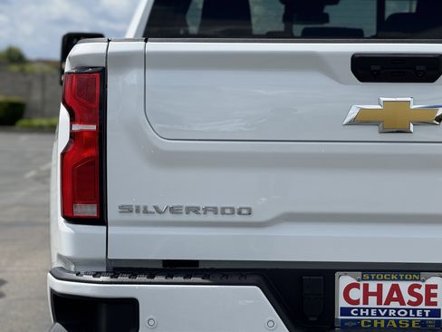 New 2026 Chevrolet Silverado 2500 LT w/ Z71 Chrome Sport Edition AWD/4WD image 7