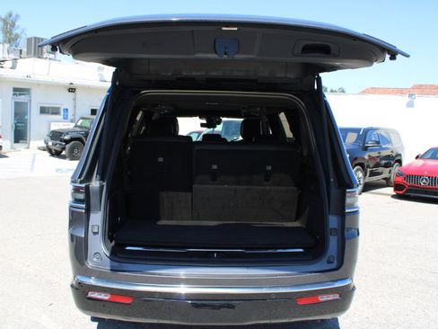 Used 2022 Jeep Grand Wagoneer Series III w/ Flexible Seating Group AWD/4WD image 12