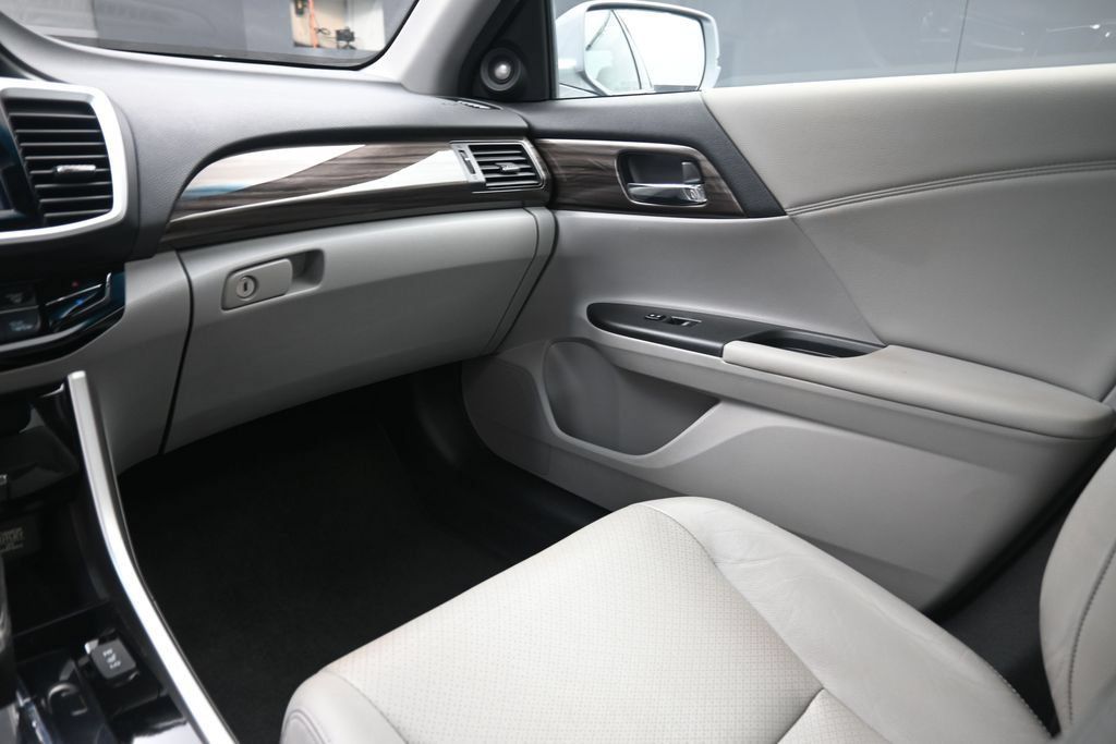 Used 2016 Honda Accord EX-L image 26