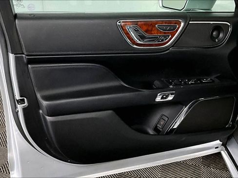 Used 2018 Lincoln Continental Reserve w/ Continental Climate Package image 21