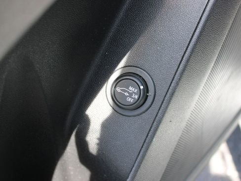 Used 2021 Chevrolet Equinox LT image 33