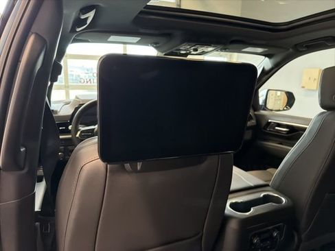 New 2026 Chevrolet Suburban Premier image 23