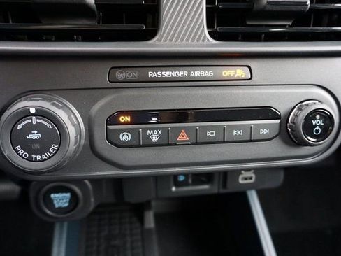 New 2025 Ford Maverick Lariat w/ Black Appearance Package AWD/4WD image 38