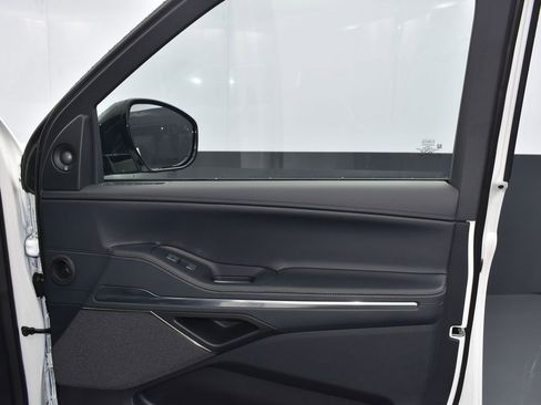 New 2025 Lincoln Navigator L Reserve w/ Jet Appearance Package image 9