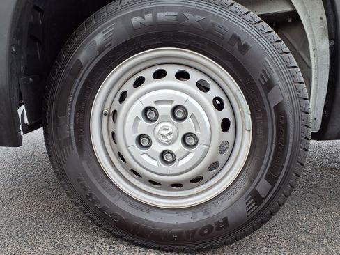 Used 2024 RAM ProMaster 2500 w/ Convenience Group image 32