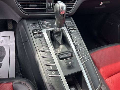 Used 2021 Porsche Macan AWD/4WD image 12