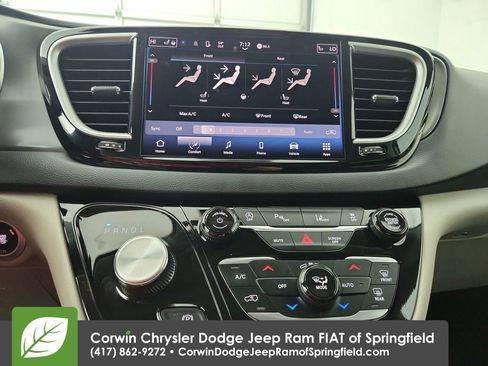 Certified 2024 Chrysler Pacifica Touring-L image 26