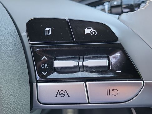 Certified 2025 Hyundai Elantra Sport FWD image 9