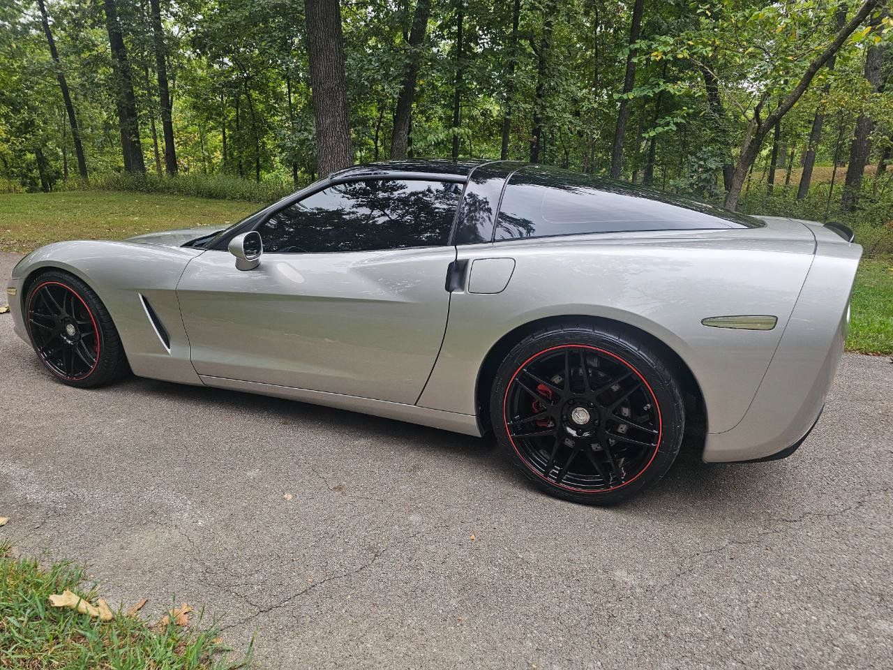 Used 2005 Chevrolet Corvette Coupe w/ Preferred Equipment Group RWD image 8