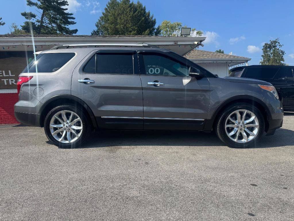 Used 2013 Ford Explorer XLT FWD image 2
