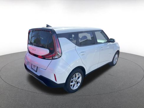 Used 2025 Kia Soul LX w/ LX Technology Package FWD image 4