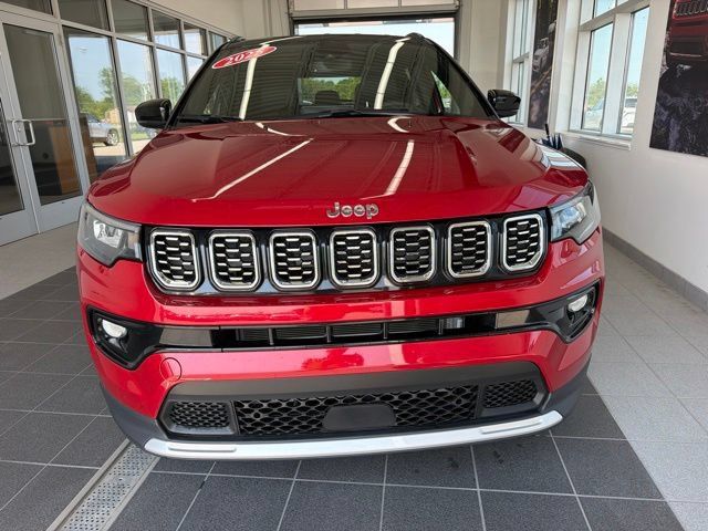 Used 2025 Jeep Compass Limited AWD/4WD image 2