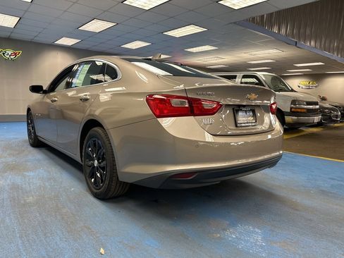 Certified 2025 Chevrolet Malibu LT image 9