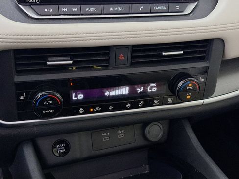Used 2024 Nissan Rogue SV w/ SV Premium Package FWD image 20