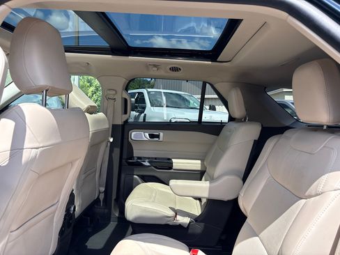 Used 2023 Ford Explorer Platinum w/ Technology Package AWD/4WD image 25