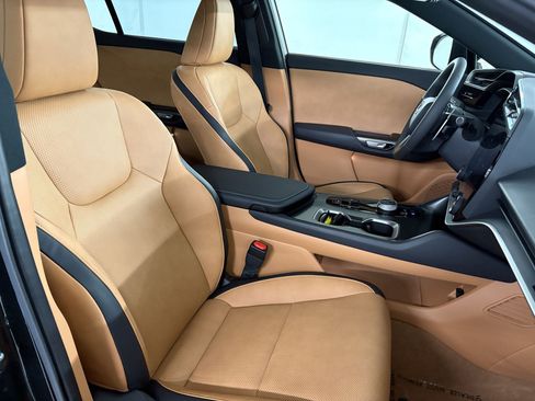 Used 2024 Lexus RZ 300e Premium FWD image 25
