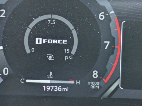 Used 2024 Toyota Tacoma Limited w/ Limited Package (LT) image 11