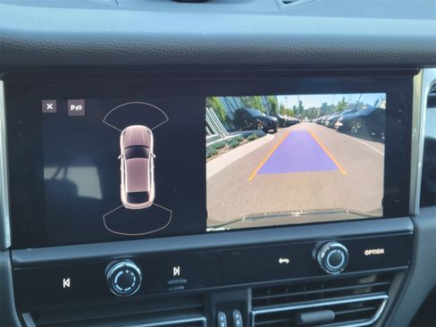 Used 2025 Porsche Macan image 18