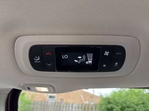 Used 2020 Chrysler Pacifica Limited w/ Advanced Safetytec Group FWD image 29