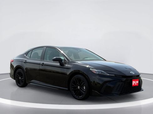 Used 2025 Toyota Camry SE FWD image 9