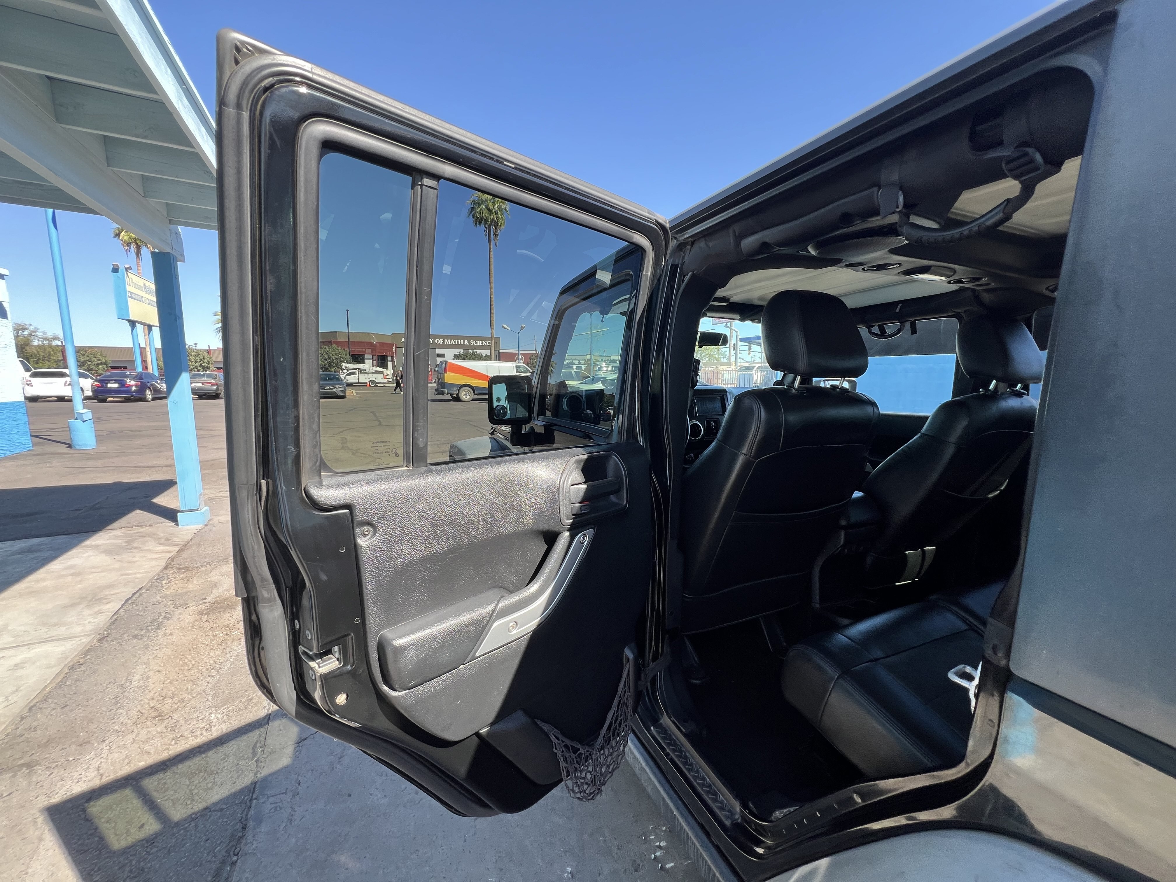 Used 2012 Jeep Wrangler Unlimited Rubicon w/ Connectivity Group AWD/4WD image 18