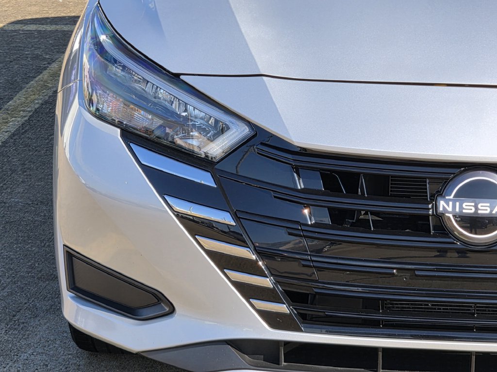 Used 2025 Nissan Versa SV FWD image 5