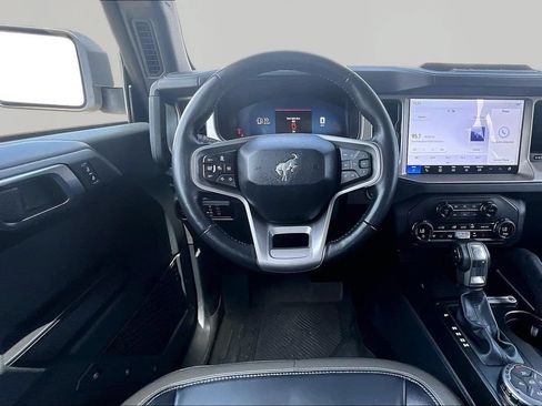 Certified 2025 Ford Bronco Outer Banks w/ Sasquatch Package AWD/4WD image 5