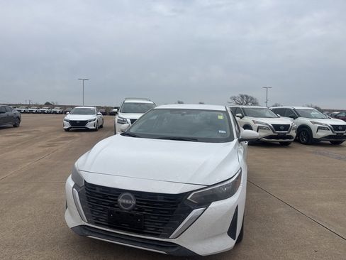 Certified 2025 Nissan Sentra SV image 5