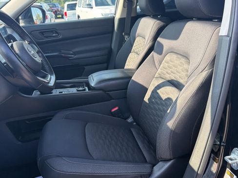 Used 2023 Nissan Pathfinder SV AWD/4WD image 13