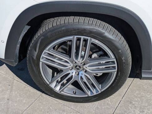 Used 2024 Mercedes-Benz GLS 450 4MATIC image 13