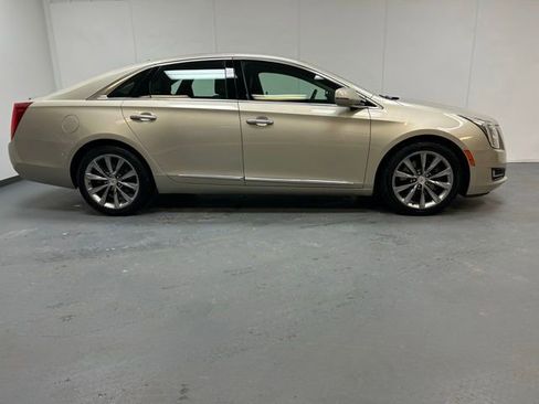 Used 2014 Cadillac XTS image 2