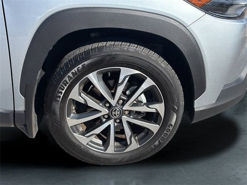Used 2023 Toyota Corolla Cross XLE w/ Convenience Package image 9
