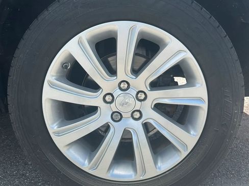 Used 2018 Land Rover Discovery Sport SE AWD/4WD image 17