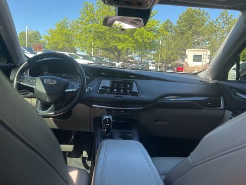 Used 2023 Cadillac XT4 Luxury w/ LPO, Onyx Lite Package AWD/4WD image 18
