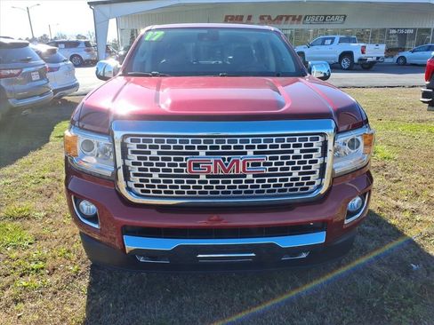Used 2017 GMC Canyon Denali image 2