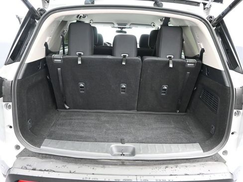 Used 2025 Nissan Pathfinder SV image 11