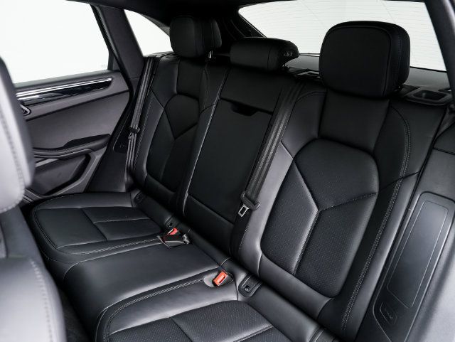 Certified 2026 Porsche Macan AWD/4WD image 27
