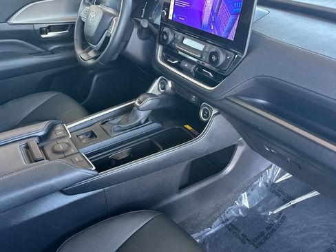Used 2025 Toyota Grand Highlander FWD image 17