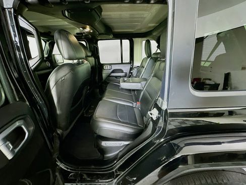 Used 2022 Jeep Wrangler Sahara image 27