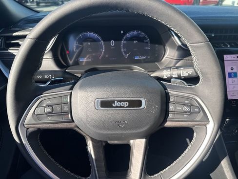 Certified 2024 Jeep Grand Cherokee Limited w/ Luxury Tech Group II image 19