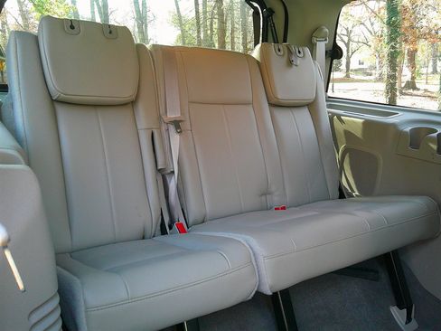 Used 2014 Ford Expedition Limited image 32