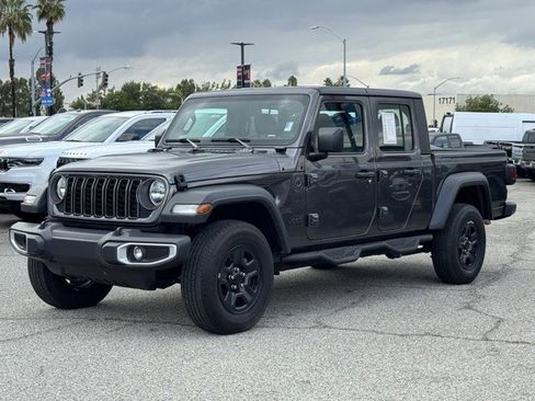 Certified 2024 Jeep Gladiator Sport image 3