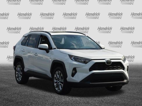 Used 2019 Toyota RAV4 XLE Premium w/ Cold Weather Package AWD/4WD image 5