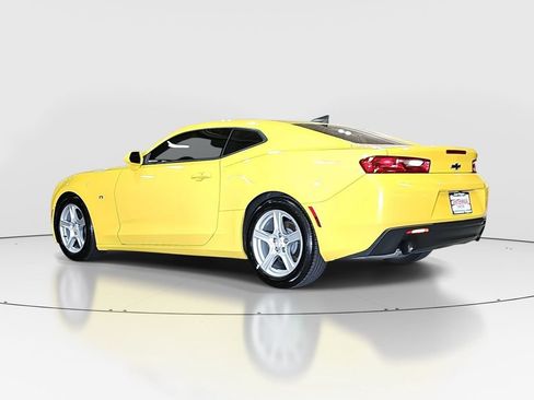 Used 2017 Chevrolet Camaro LT RWD image 7