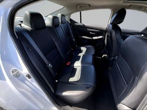 Used 2023 Nissan Sentra SR w/ SR Premium Package FWD image 24