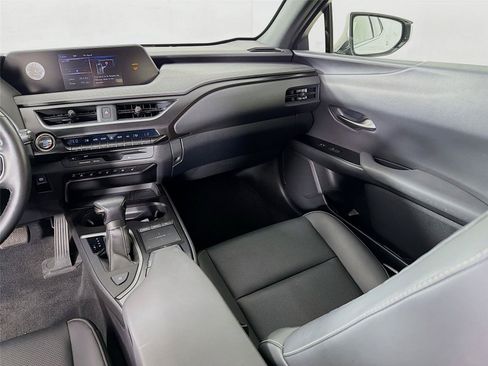 Used 2019 Lexus UX 200 FWD image 27