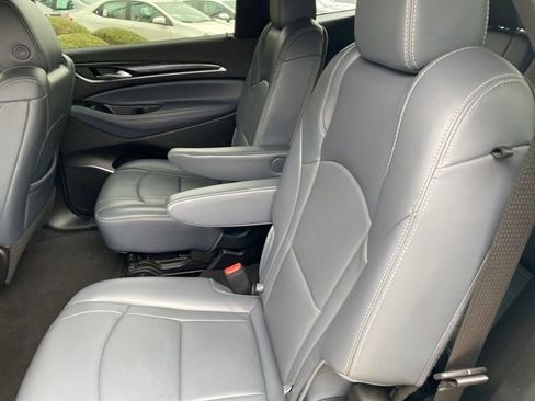 Used 2022 Buick Enclave Essence FWD image 17