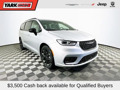 New 2026 Chrysler Pacifica Select w/ S Appearance Package